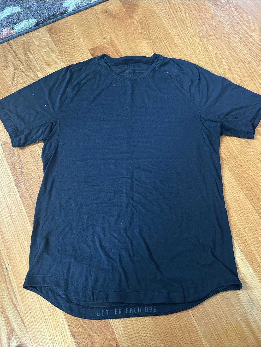 Lululemon Men’s License to Train shirt size small